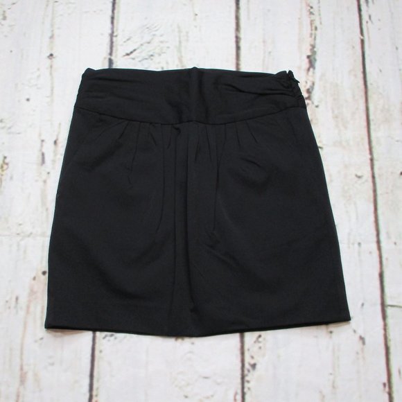 Banana Republic Dresses & Skirts - Banana Republic Mid Rise Little Black Skirt